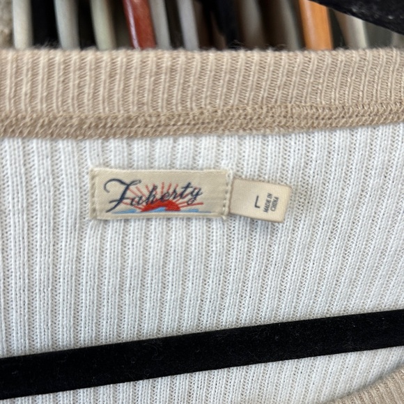 Faherty Stylish Women's Cream Henley Top NWOT - Picture 2 of 7